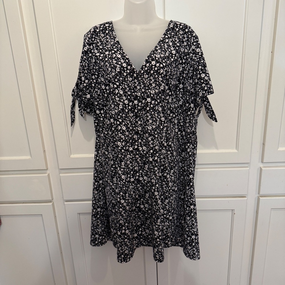 ModCloth Womens Plus Size 24 Black White Floral V-Neck Tie Sleeve‎ Shift Dress